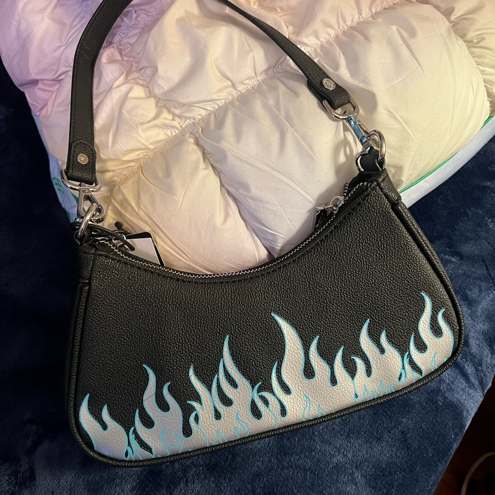 NWT Von Dutch Black and Blue flame print Shoulder Bag with silver Chain - Picture 6 of 8